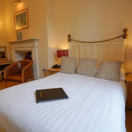 Waveney House Hotel Бекклс Экстерьер фото