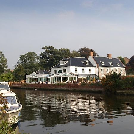 Waveney House Hotel Бекклс Экстерьер фото