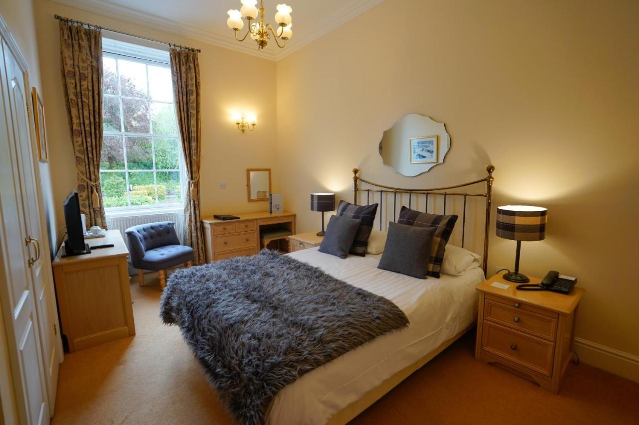 Waveney House Hotel Бекклс Экстерьер фото