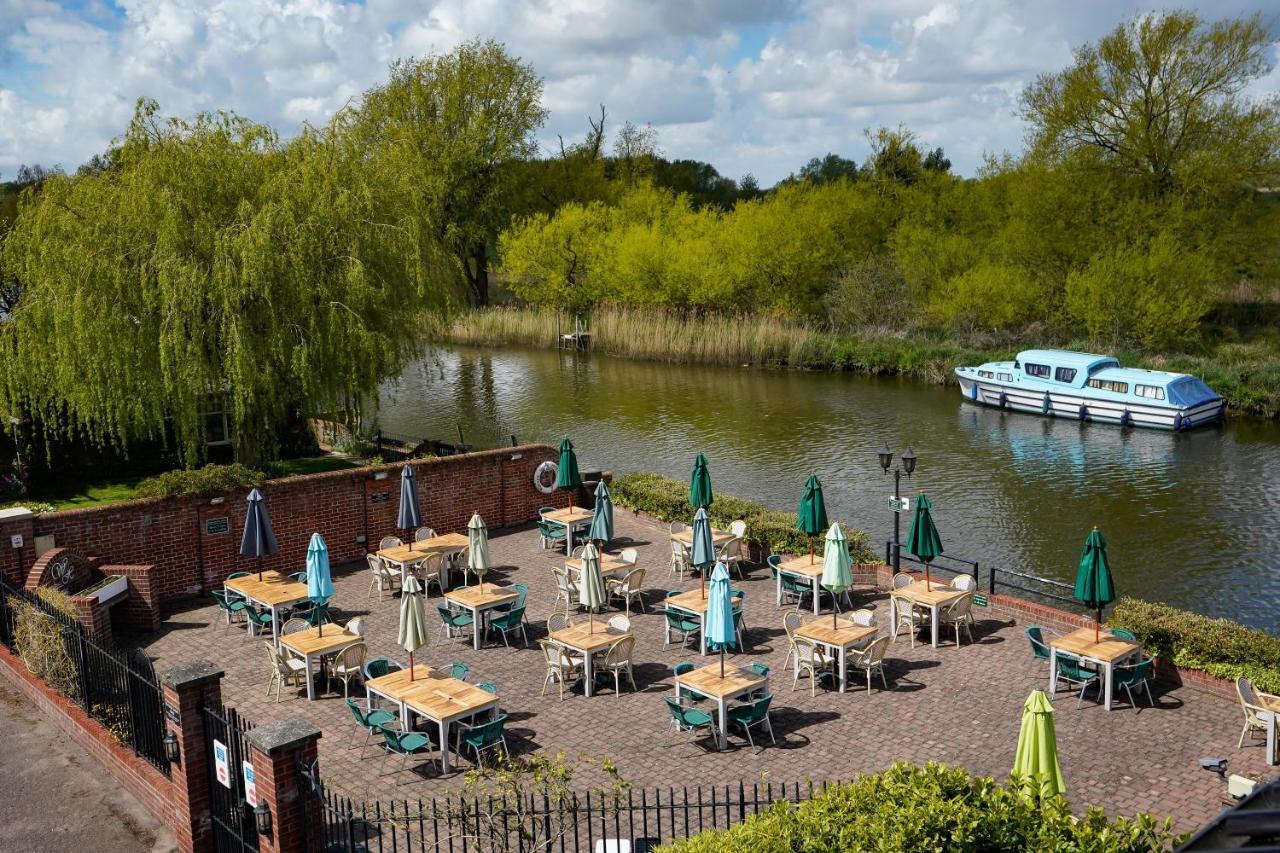 Waveney House Hotel Бекклс Экстерьер фото