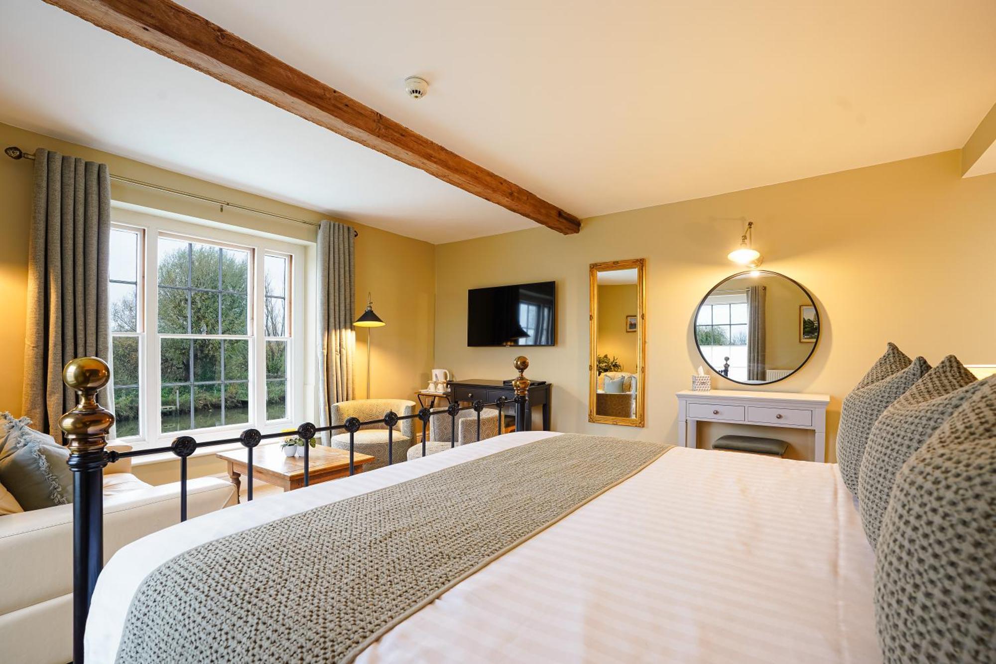 Waveney House Hotel Бекклс Экстерьер фото