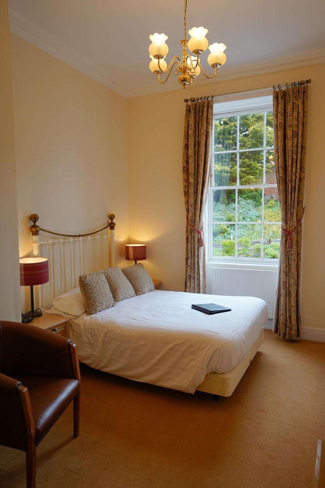Waveney House Hotel Бекклс Экстерьер фото