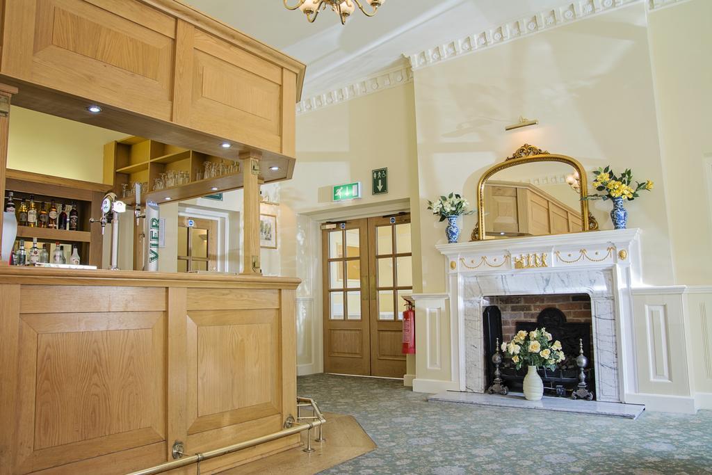 Waveney House Hotel Бекклс Экстерьер фото