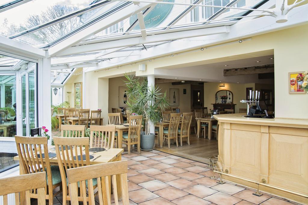 Waveney House Hotel Бекклс Экстерьер фото