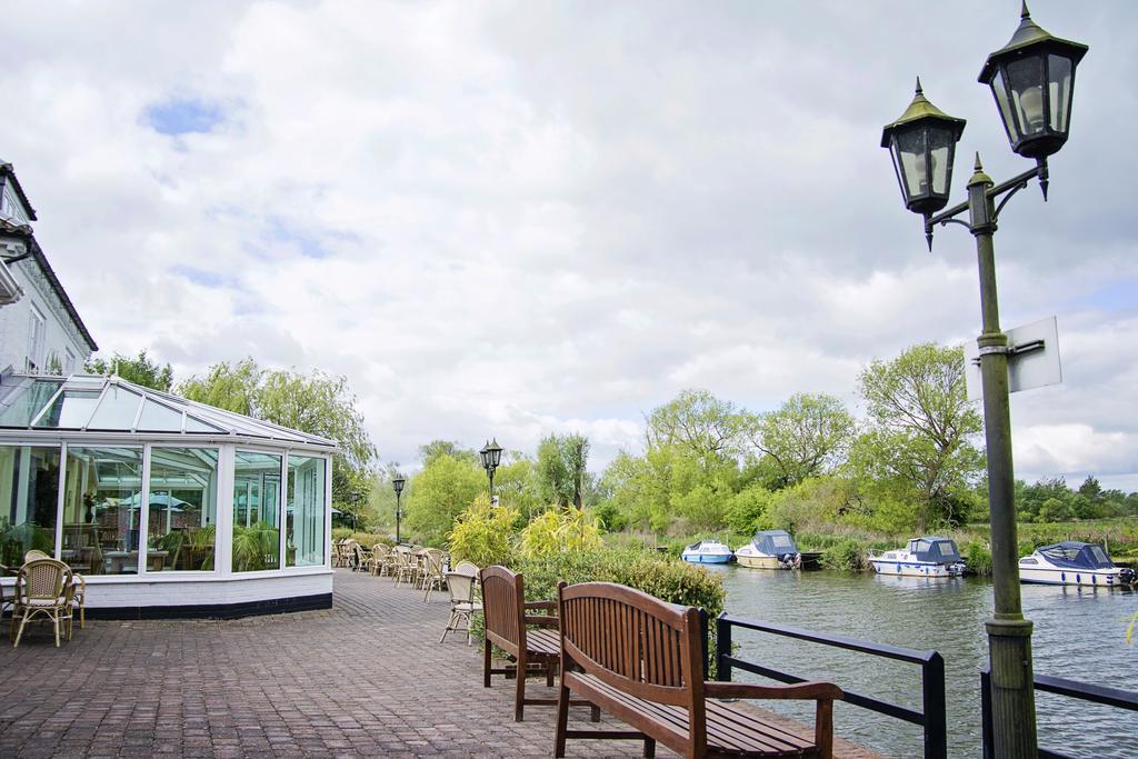 Waveney House Hotel Бекклс Экстерьер фото