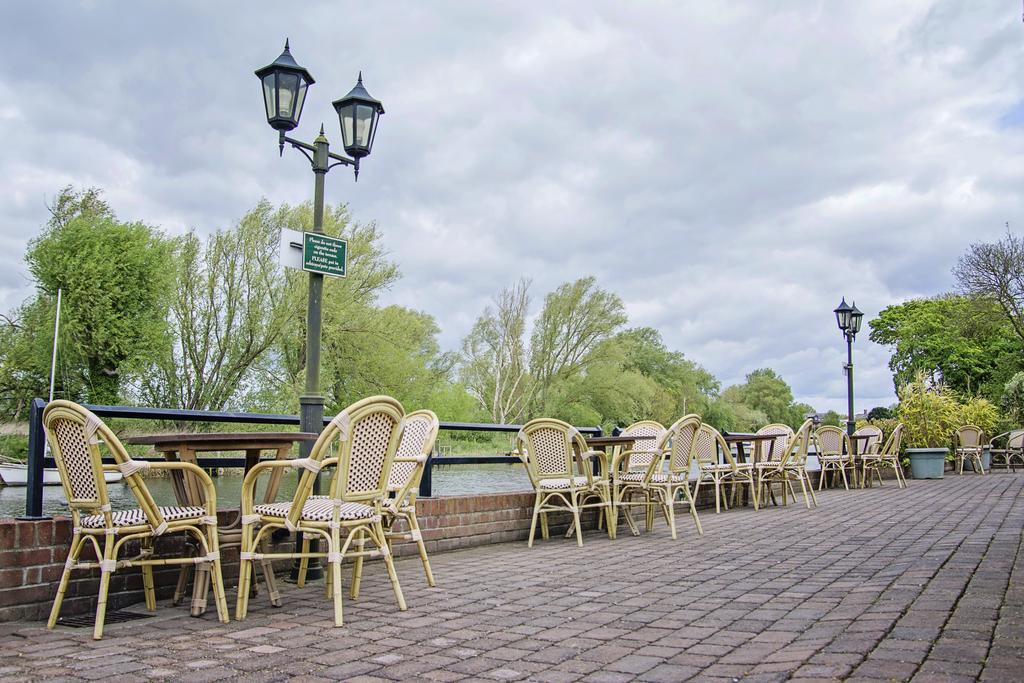 Waveney House Hotel Бекклс Экстерьер фото