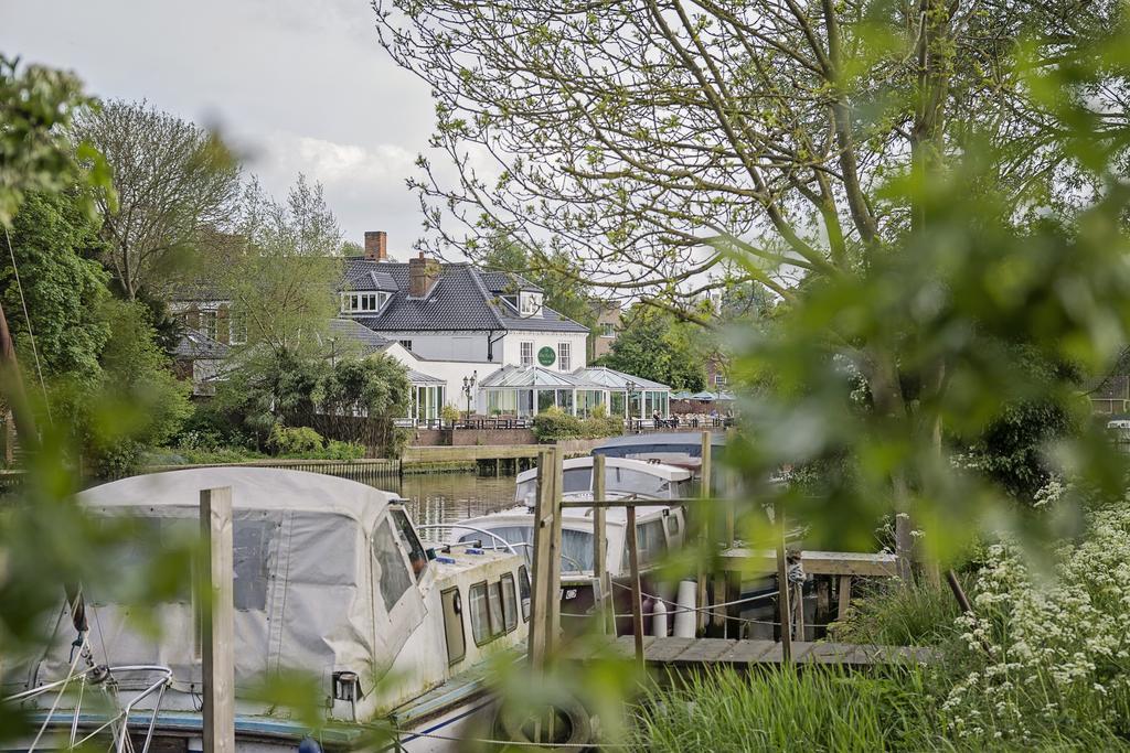 Waveney House Hotel Бекклс Экстерьер фото