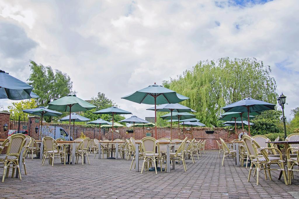 Waveney House Hotel Бекклс Экстерьер фото