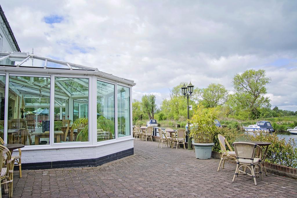 Waveney House Hotel Бекклс Экстерьер фото